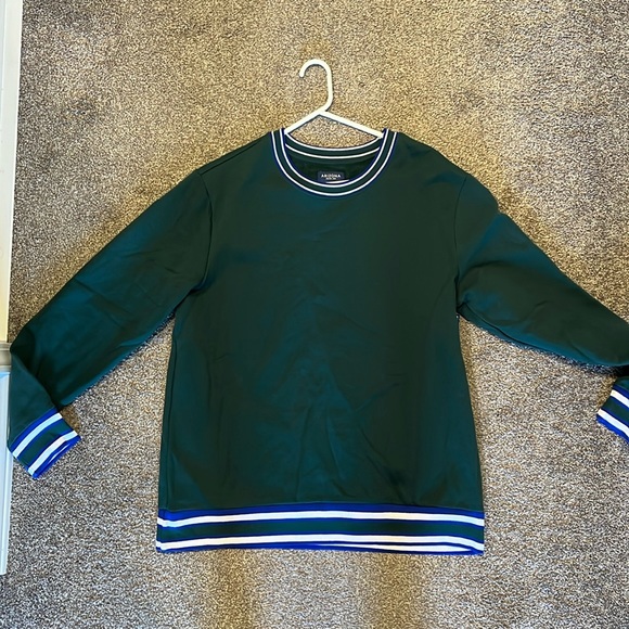 Green crew neck (price tags still attached) - Picture 1 of 2